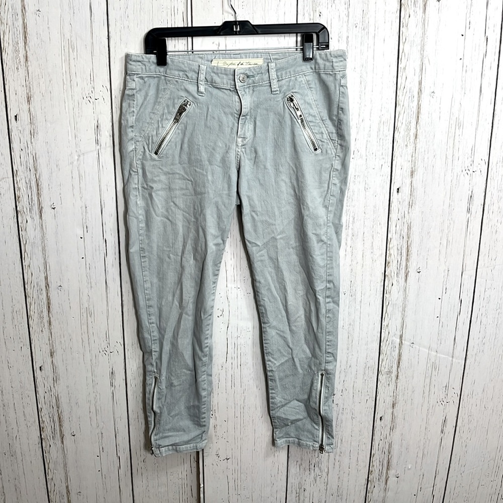 Anthropologie Daughters of the Liberation Size 30 Lightwash lightweight jeans